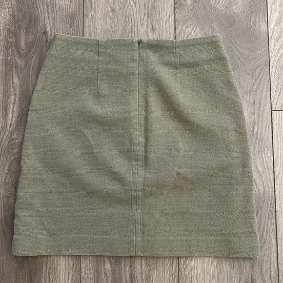 LOFT Olive Green Skirt with Pocket Detailing Size 0 - Picture 3 of 7